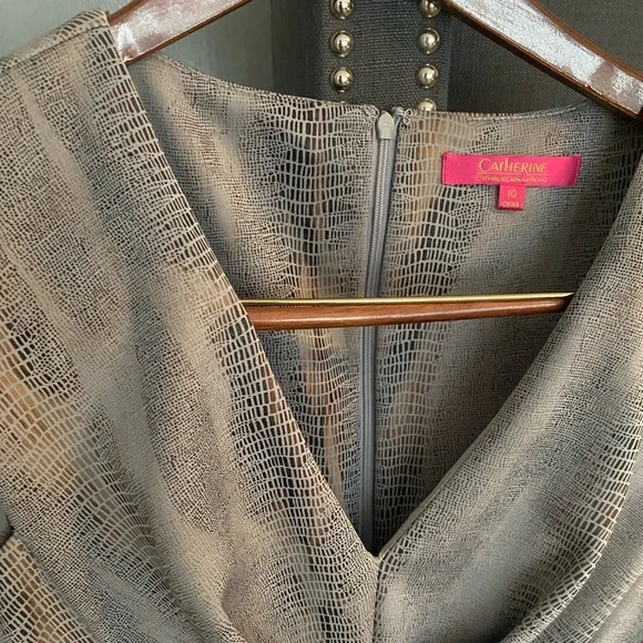 NEW Catherine Malandrino Taupe Snakeskin Print V-Neck Dress - Picture 3 of 12